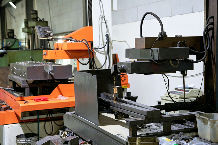 آلة قطع الأسلاك